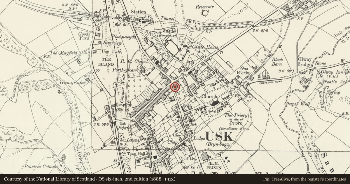 Ordnance Survey six-inch map, 2nd edition (1888–1913) covering the location of 5 Maryport Street, Usk, Monmouthshire, with a pin at the register's coordinates