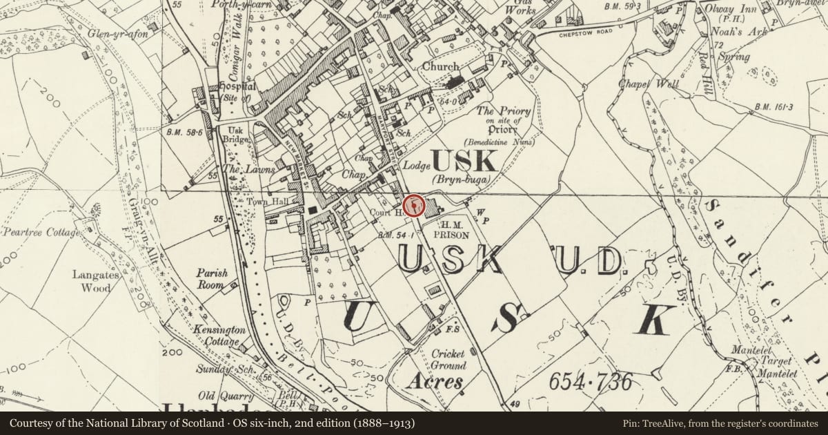 Ordnance Survey six-inch map, 2nd edition (1888–1913) covering the location of Railings and gates at The Sessions House, Usk, Monmouthshire, with a pin at the register's coordinates