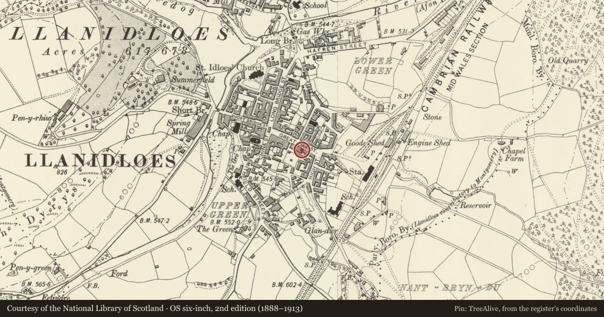 Ordnance Survey six-inch map, 2nd edition (1888–1913) covering the location of 25 Great Oak Street, Llanidloes, Powys, with a pin at the register's coordinates