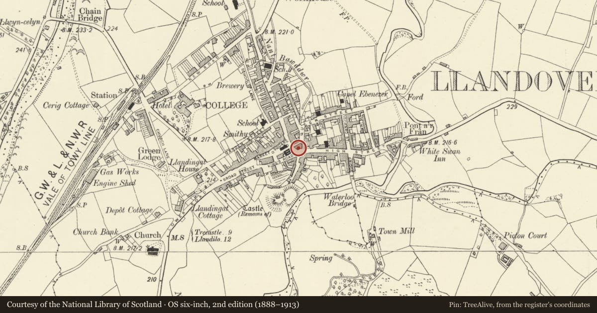 Ordnance Survey six-inch map, 2nd edition (1888–1913) covering the location of 4 High Street, Llandovery, Carmarthenshire, with a pin at the register's coordinates