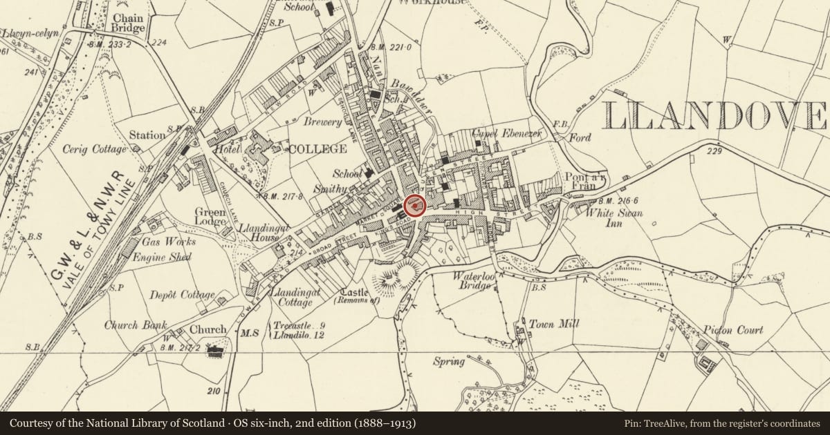 Ordnance Survey six-inch map, 2nd edition (1888–1913) covering the location of Oak House, Llandovery, Carmarthenshire, with a pin at the register's coordinates