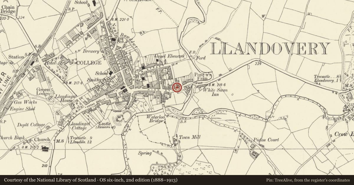 Ordnance Survey six-inch map, 2nd edition (1888–1913) covering the location of Telephone Call-box by W wall of King's Arms inn, Llandovery, Carmarthenshire, with a pin at the register's coordinates