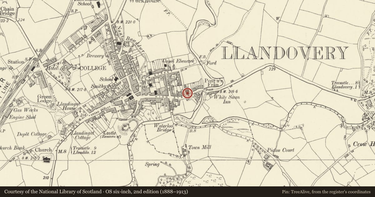 Ordnance Survey six-inch map, 2nd edition (1888–1913) covering the location of The King's Arms, Llandovery, Carmarthenshire, with a pin at the register's coordinates