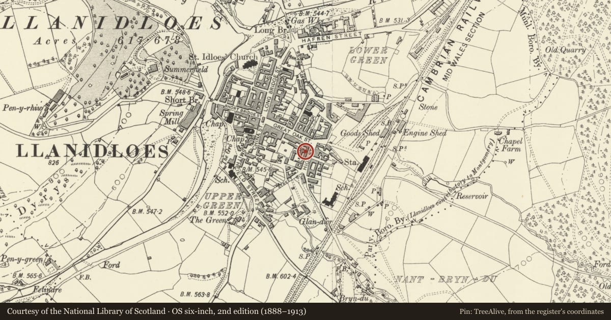 Ordnance Survey six-inch map, 2nd edition (1888–1913) covering the location of 44 High Street, Llanidloes, Powys, with a pin at the register's coordinates