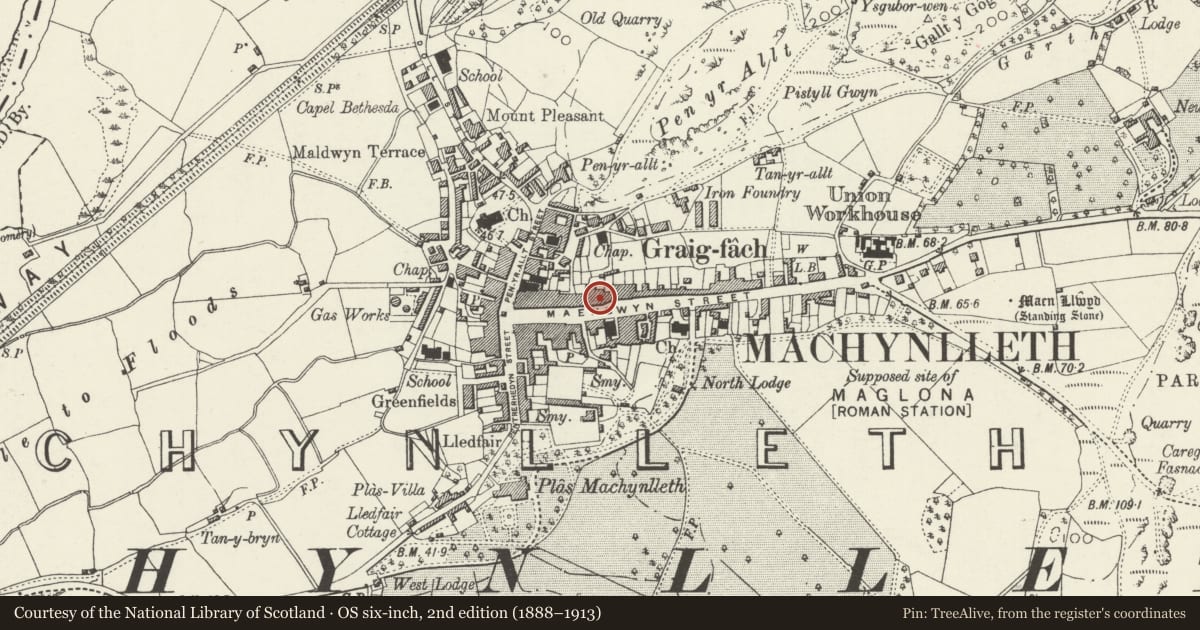Ordnance Survey six-inch map, 2nd edition (1888–1913) covering the location of 33 Heol Maengwyn, Machynlleth, Powys, with a pin at the register's coordinates