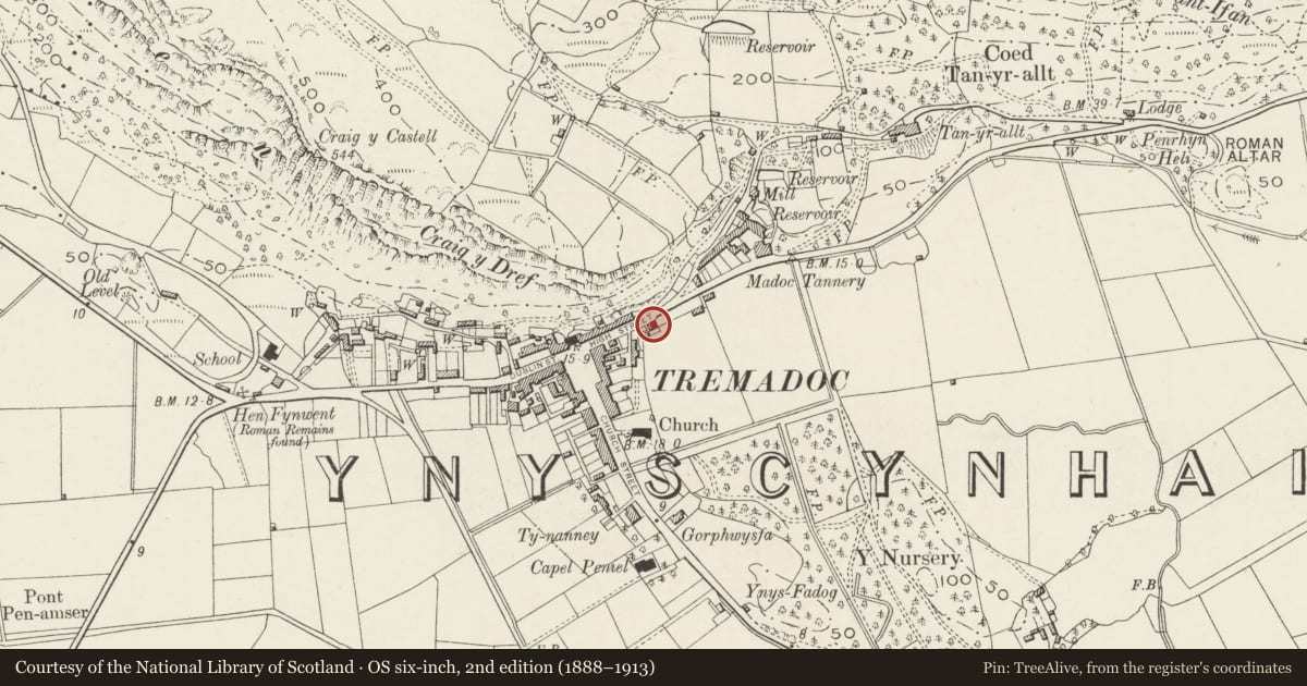 Ordnance Survey six-inch map, 2nd edition (1888–1913) covering the location of 28 Sgwar y Farchnad (High Street), Porthmadog, Gwynedd, with a pin at the register's coordinates