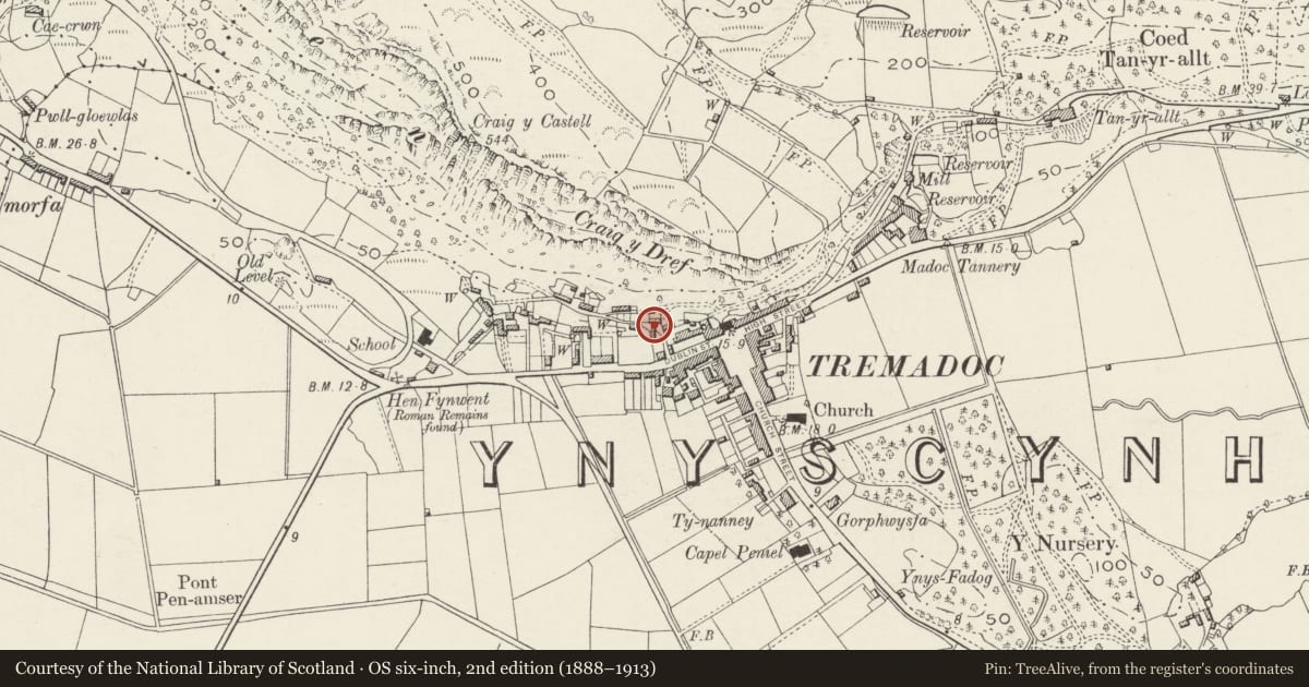 Ordnance Survey six-inch map, 2nd edition (1888–1913) covering the location of Former Tremadog lock up (also known as Siop Crydd & Carchar), Porthmadog, Gwynedd, with a pin at the register's coordinates