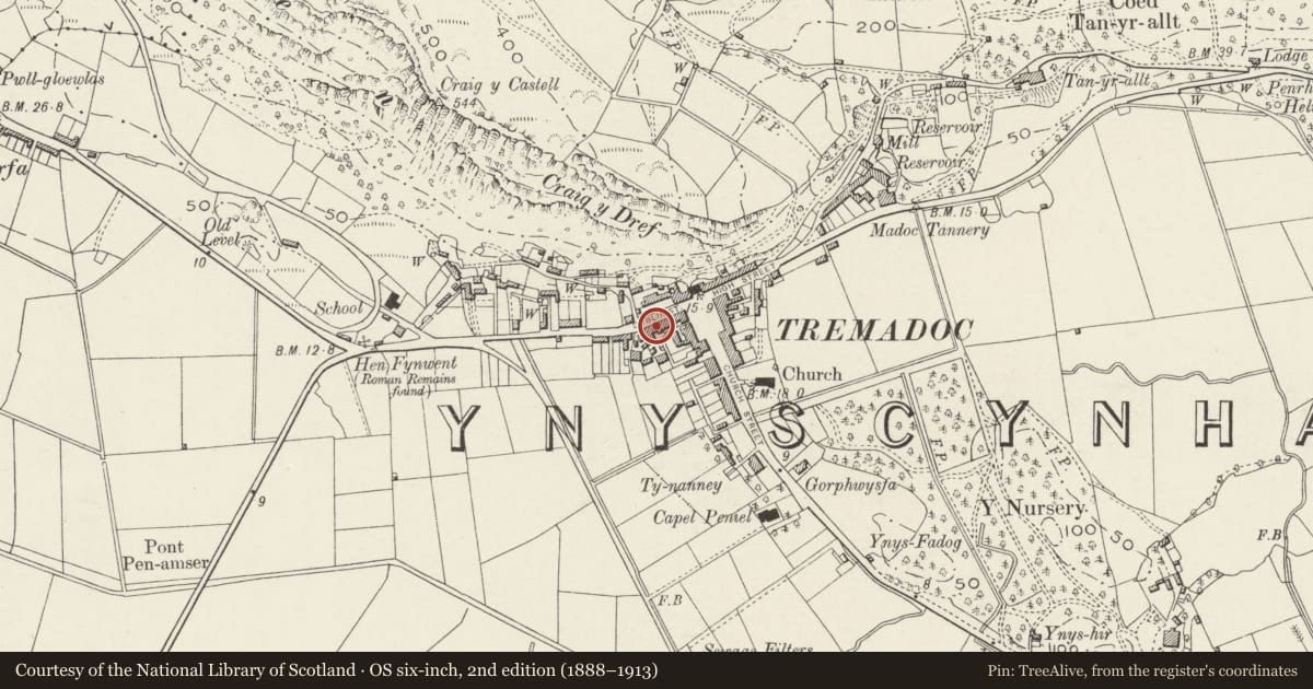 Ordnance Survey six-inch map, 2nd edition (1888–1913) covering the location of Gelli, Porthmadog, Gwynedd, with a pin at the register's coordinates