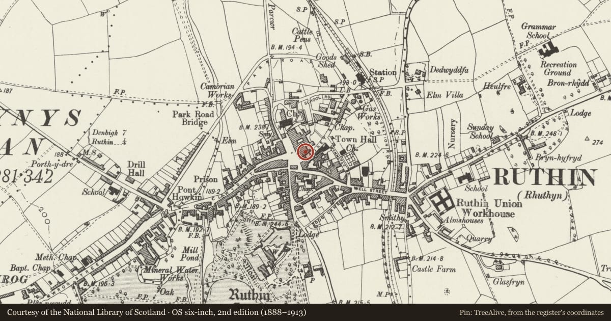 Ordnance Survey six-inch map, 2nd edition (1888–1913) covering the location of Annexe of Castle Hotel, Ruthin, Denbighshire, with a pin at the register's coordinates