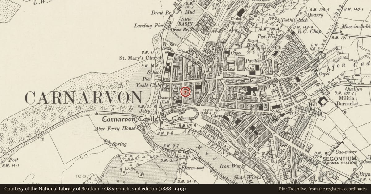 Ordnance Survey six-inch map, 2nd edition (1888–1913) covering the location of Cofeb Llywelyn at Pencadlys Gwynedd, Caernarfon, Gwynedd, with a pin at the register's coordinates