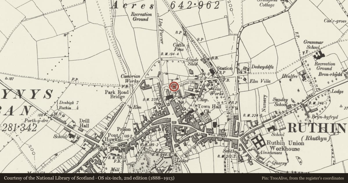 Ordnance Survey six-inch map, 2nd edition (1888–1913) covering the location of Memorial House, Ruthin, Denbighshire, with a pin at the register's coordinates