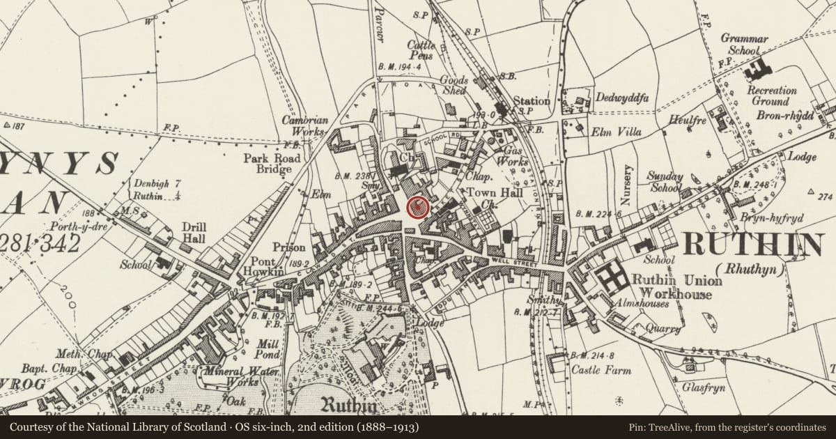 Ordnance Survey six-inch map, 2nd edition (1888–1913) covering the location of Castle Hotel, Ruthin, Denbighshire, with a pin at the register's coordinates