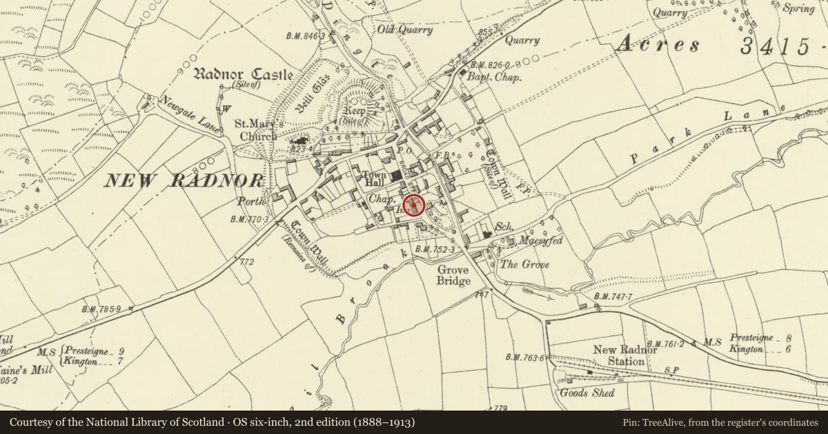 Ordnance Survey six-inch map, 2nd edition (1888–1913) covering the location of 8 Broad Street, New Radnor, Powys, with a pin at the register's coordinates