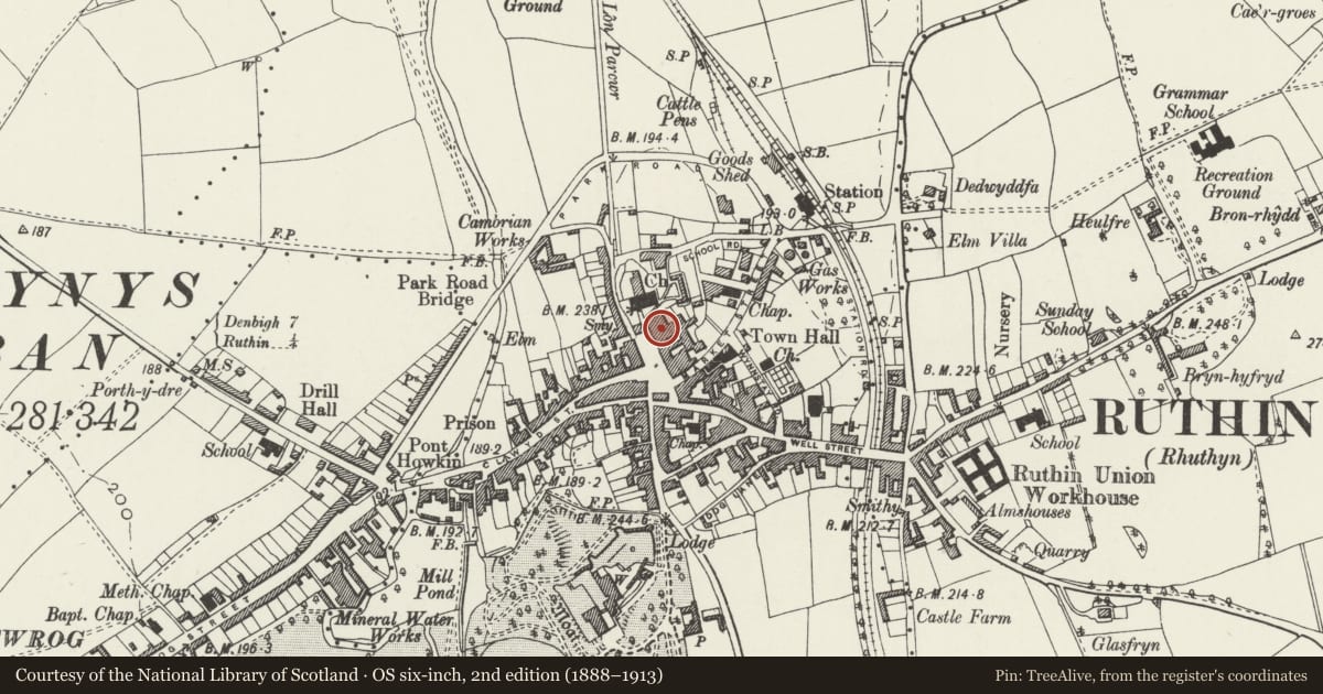 Ordnance Survey six-inch map, 2nd edition (1888–1913) covering the location of 15 St Peter's Square, Ruthin, Denbighshire, with a pin at the register's coordinates