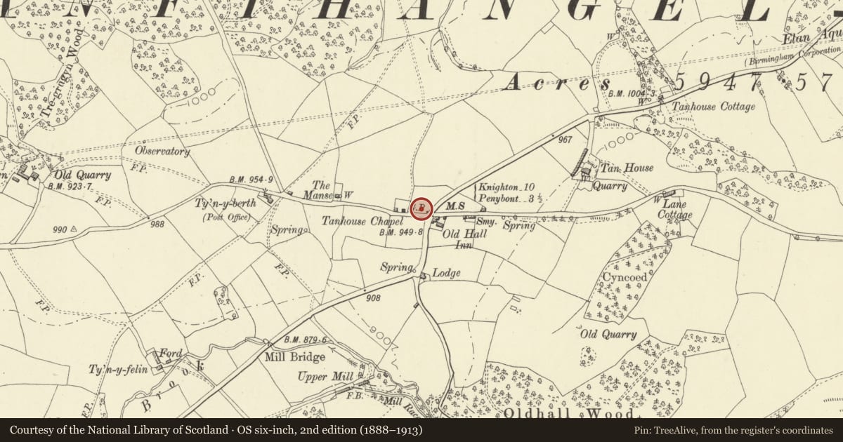 Ordnance Survey six-inch map, 2nd edition (1888–1913) covering the location of Milestone Set into grass verge at N side of Crossroads, Llanfihangel Rhydithon, Powys, with a pin at the register's coordinates
