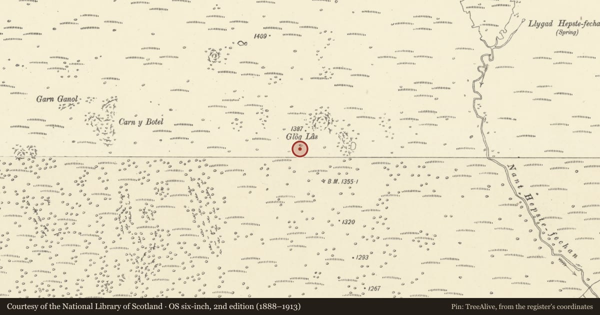 Ordnance Survey six-inch map, 2nd edition (1888–1913) covering the location of Glog Las round cairn, Ystradfellte, Powys, with a pin at the register's coordinates