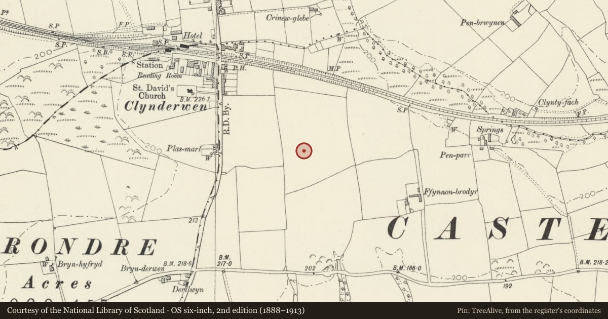 Ordnance Survey six-inch map, 2nd edition (1888–1913) covering the location of Earthworks SE of Clyn-Derwen, Clynderwen, Carmarthenshire, with a pin at the register's coordinates