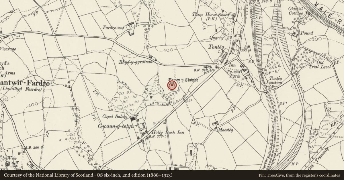 Ordnance Survey six-inch map, 2nd edition (1888–1913) covering the location of Tomen y Clawdd, Llantwit Fardre, Rhondda Cynon Taff, with a pin at the register's coordinates