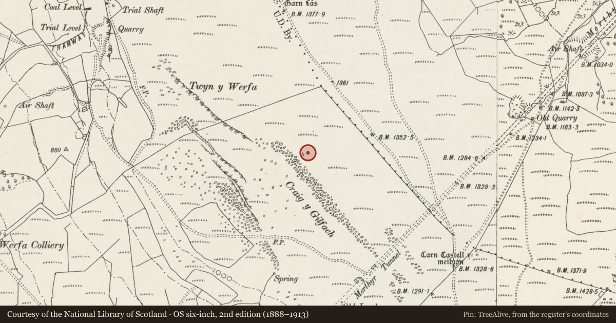 Ordnance Survey six-inch map, 2nd edition (1888–1913) covering the location of Graig-y-Gilfach round cairn and earthwork, Cwmbach, Rhondda Cynon Taff, with a pin at the register's coordinates