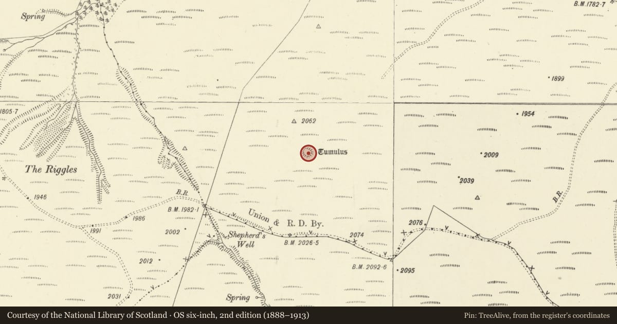 Ordnance Survey six-inch map, 2nd edition (1888–1913) covering the location of Round Barrow, Llanfihangel Rhydithon, Powys, with a pin at the register's coordinates